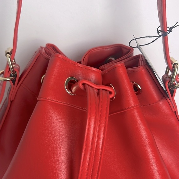 NEW Piombo Geranium Red Vegan Leather Shoulder Strap Bucket Bag - Picture 6 of 10
